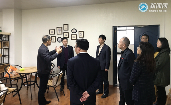 0f56312bb46140a9bdaee98e81d9a02d.png 校领导5.png