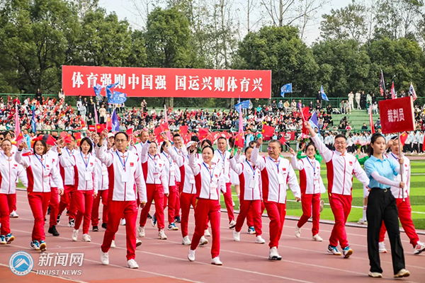 afc9cc9f4e5547eeb1bfc40a80595d41.jpg 运动会4.jpg