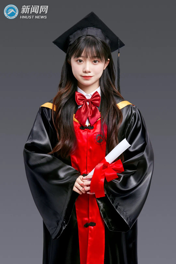 56b9049310464d51b8c487d3997b7332.png 学位服4.png