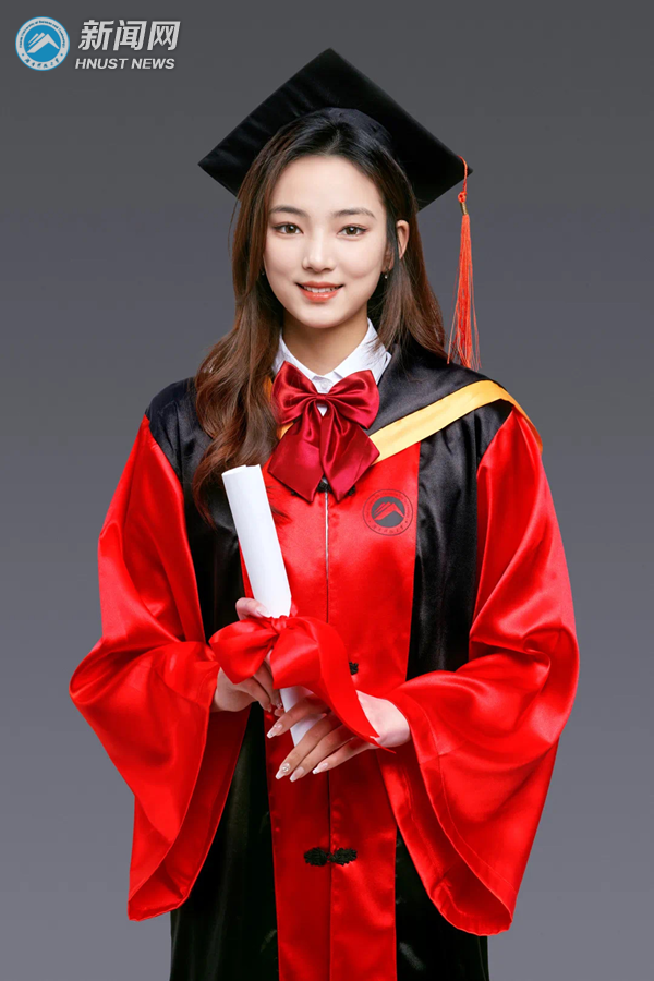 53554cf7b3fa472186c3e8469272a1b6.png 学位服2.png