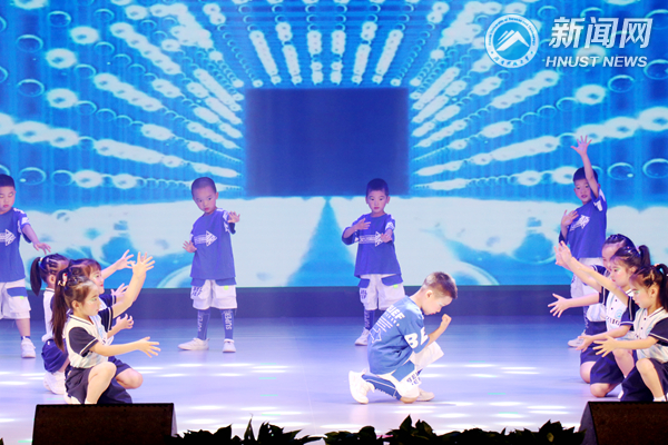 5b7e26a2129b44349f85e63f7235e37c.jpg 六一6.jpg