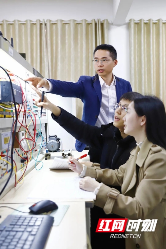 539c2dca1b0e4fe09e0db73ca7d57b26.jpg 陈超洋1.jpg