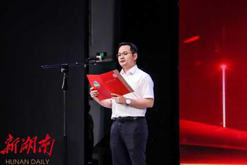 5dd8eab0e2d943cf8d5236f6fef302a7.png 王.png