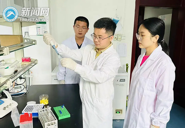 387d499e03c742d6b98169e13525503d.png 校友.png