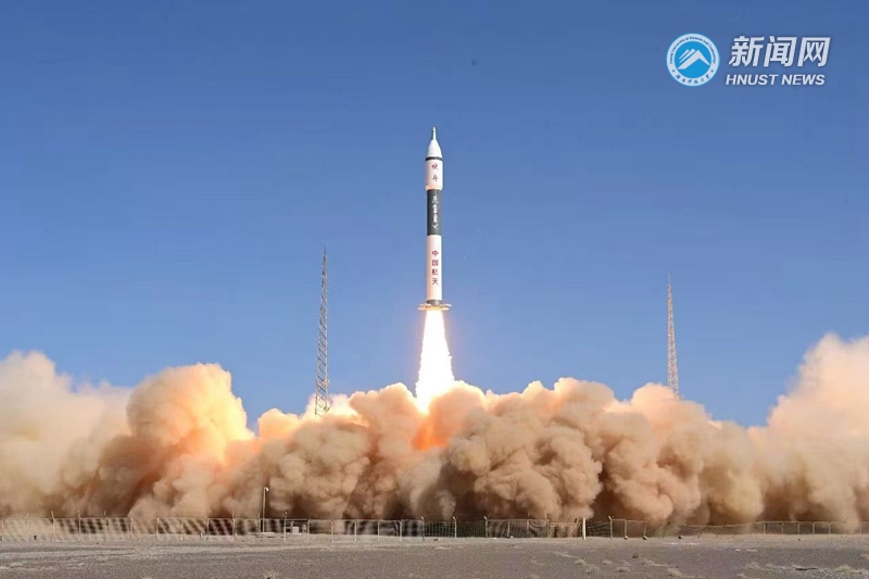 1572b407f5eb4555ad80f169f55fd6a9.jpg 火箭1.jpg