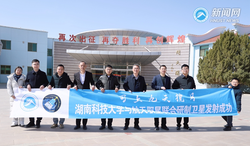 1aa8e406866a4a4dbf38c8d726840c1a.jpg 火箭2.jpg