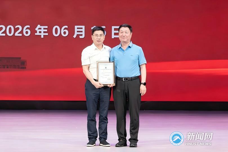 f1ce527cafd34531ab4b42350866e78f.jpg 何友3.jpg