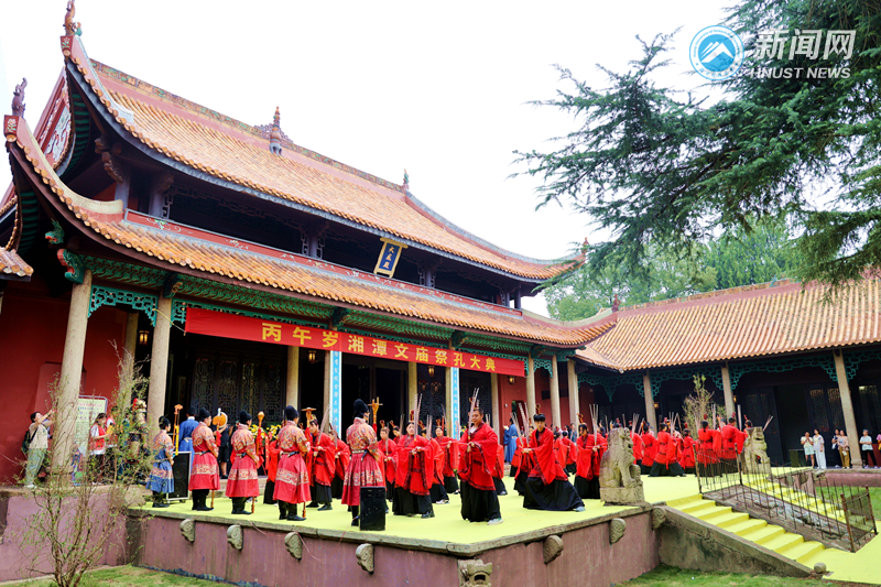 1cde7989bbc4421caf5cb1016a17adff.jpg 文庙1.jpg